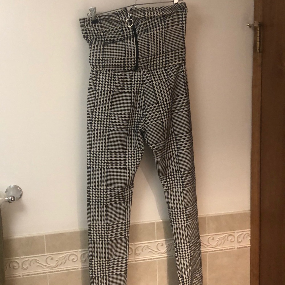 Fashion Nova TWO piece black&white medium outfit